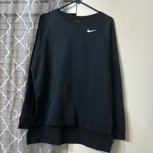 Nike Women's Dry Long Versa Vented Hem crewneck size small